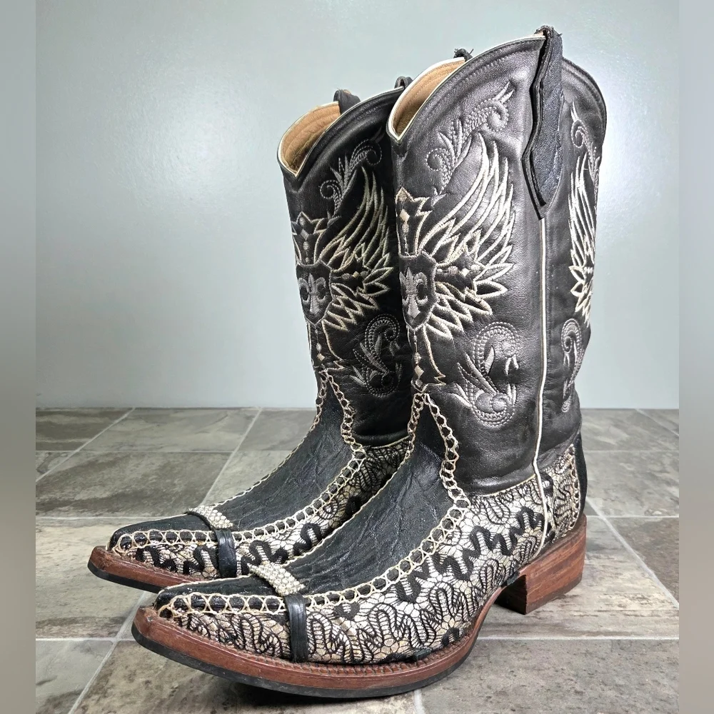 CARRETA HANDCRAFTED LEATHER COWBOY ARTISANAL WINGED FLEUR DE LIS BOOTS.